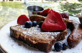 Small-Group Walking Tour in Greenville with Breakfast