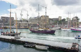 Brest: Historic Walking Tour with Cable Car Tour