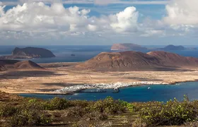 La Graciosa at your leisure (bus transfer and return ferry ticket)