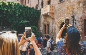 Verona Highlights Walking Tour in Small-group