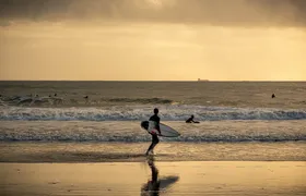 Private surf lesson in Carcavelos beach