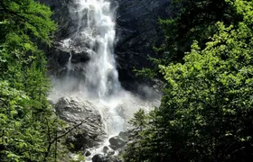 Guided tour around Engstligen waterfalls