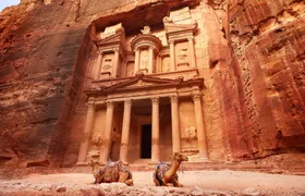 Guided tour of the ancient city of Petra