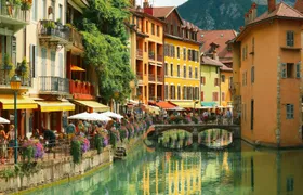 Annecy 2-hour introductory walking tour with a local
