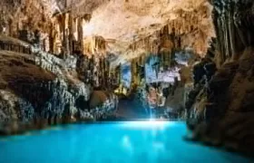 Guided Small-Group Tour to Jeita, Harissa, Byblos with Lunch