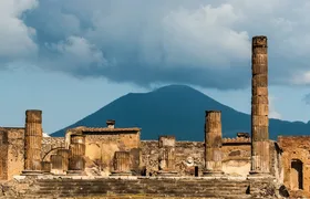 Pompeii guided tour with a local archeologist
