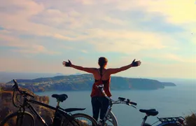 Guided e-bike tour in Santorini