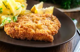 Schnitzel dinner in the dark with a guided tour of the dark department store