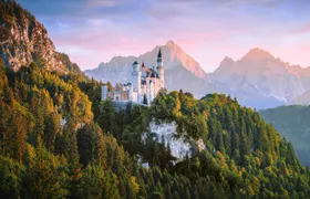 Neuschwanstein Castle guided tour with hiking experience from Munich