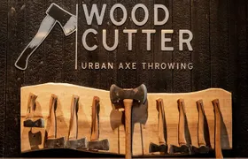 Guided Axe Throwing Experience in Frankfurt Altstadt 