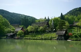 Takayama walking guided tour with optional visit to Hida village
