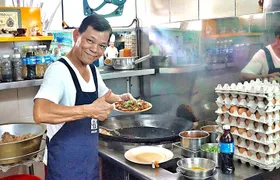 Small-Group Food Tour With Hawker Center: Eat Like A Local