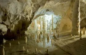 Frasassi Caves guided tour in Italian