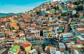 Comuna 13 Graffiti Tour with Street Food