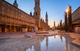 Evening walking tour with tapas in Zaragoza
