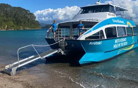 Hole in the Rock Cruise & Island Tour - with two island stopovers