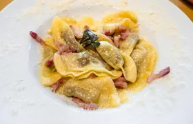 Bergamo: Full meal Food Tour with Local Delights by Do Eat Better