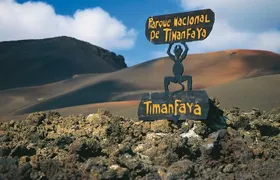 Guided tour: Timanfaya National Park and La Geria with pick-up