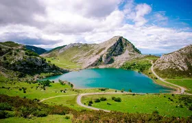 Lakes of Covadonga, Onis Cangas and Ballasts Tour from Oviedo