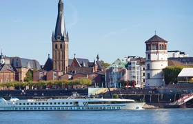 Old town and Altbier tour in Düsseldorf