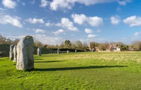 Stonehenge and the Cotswolds Guided Tour from Bristol