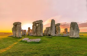 Stonehenge, Avebury,Cotswolds. Small group day tour from Bath