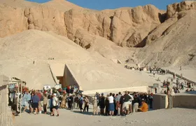 Luxor Day Tour: Valley of Kings & Queens & Hatchepsut Temples 