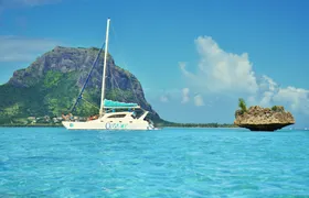 Île aux Bénitiers Catamaran Cruise