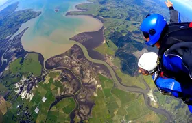 18,000ft skydiving experience in Auckland