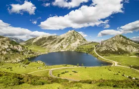 Day trip to Covadonga lakes, sanctuary, Cangas and Lastres from Oviedo