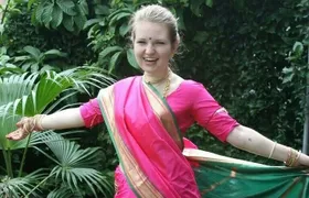 1-Hour Guided Saree and Veshti Workshop in Puducherry