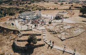 Naxos Highlights Bus Tour with Free Time for Lunch at Apeiranthos