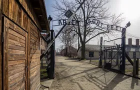 Auschwitz Birkenau Tour with Pickup and Lunch