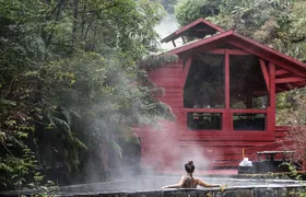  Trekking Mirador el volcano + Geometric hot springs