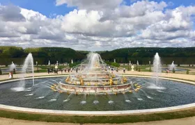 Versailles Palace and Giverny Private Guided Tour from Paris