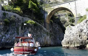 From Salerno: Small Group Amalfi Coast boat tour with stops in Positano & Amalfi