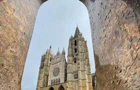 Cathedral DE Leon: tour with a Lioness art historian