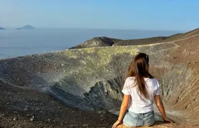 Guided hike to the great crater of Vulcano Island