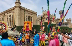 Experience Bangalore - City Tour, Authentic Food & market (Food/Culture/History)