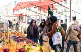 Market tour and dining experience at a Cesarina's home in Perugia