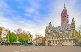 Self guided tour with interactive city game of Middelburg
