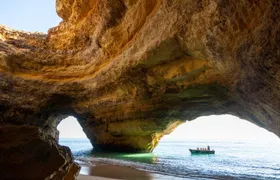 1-hour small group boat tour to caves and beaches from Armação de Pêra