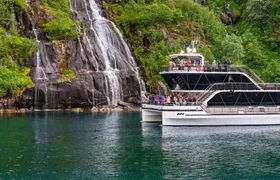 Lysefjorden cruise with Pulpit Rock and Vagabonds Cave