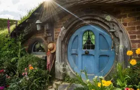 Full Day Customisable Tour with Driver & Luxury Car Unlimited Kms