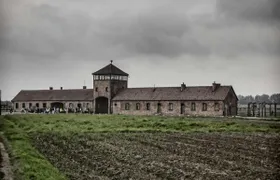 Auschwitz-Birkenau guided tour with pick-up from Krakow