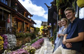 Customized private day tour of Lijiang city highlights with lunch