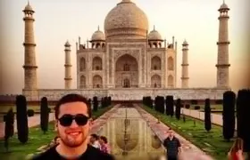 11-Hour Taj Mahal Sunrise & Sunset Tour All-Inclusive 5* Lunch