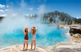 From Jackson Hole: Yellowstone Old Faithful, Waterfalls and Wildlife Day Tour 