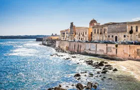 Private 90-minute boat tour, Ortigia Island and its sea caves
