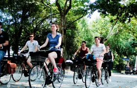 Half-Day Bike Tour of Shanghai Old Town with Food Tasting